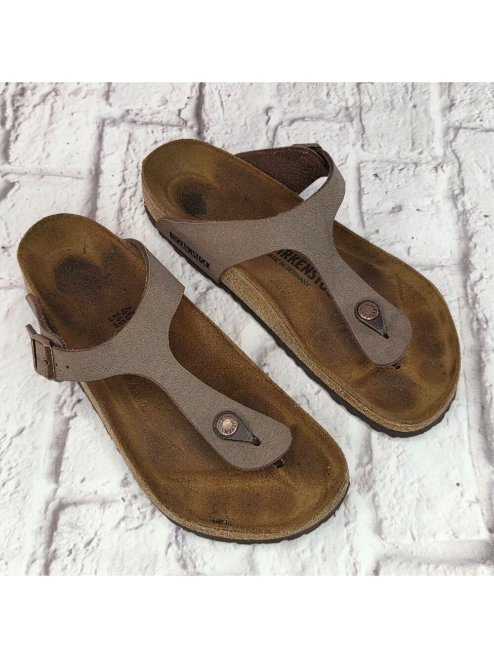 Birkenstock Gizeh Sandals Womens Size 40 EU Taupe Thong Strap Cork Footbed